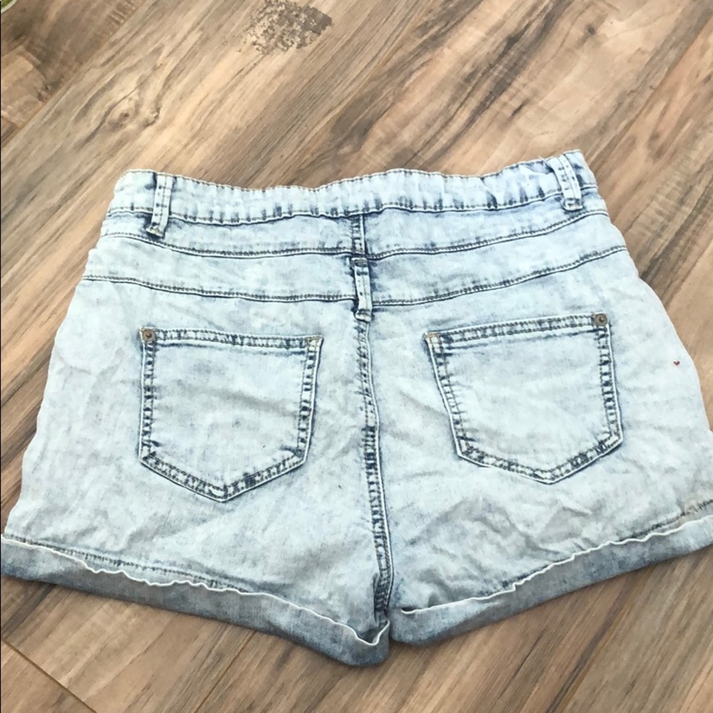 Shorts - Picture 2 of 3